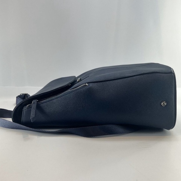 Samsonite Women’s Executive Leather Flap Backpack Navy Work Travel Airplane - Picture 7 of 13